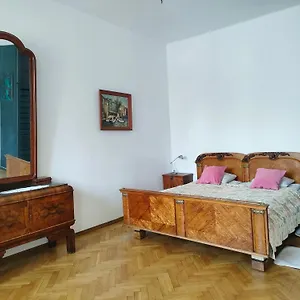 Apartment Place, Krakau